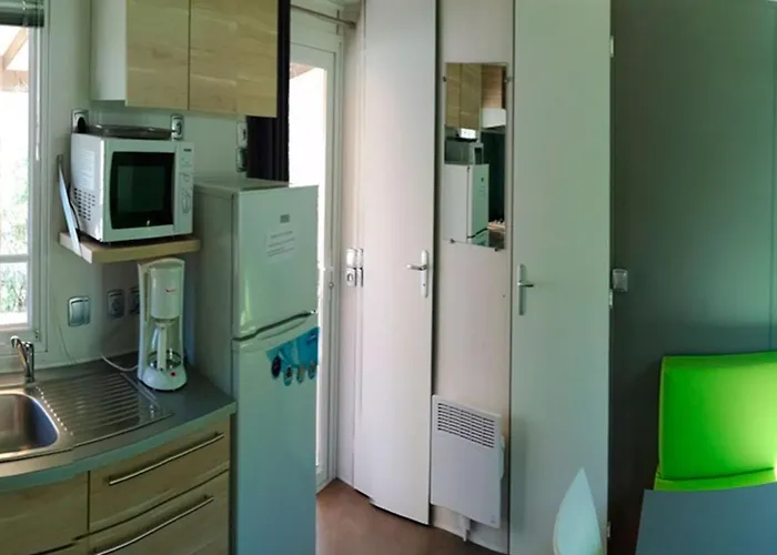 Camping Confortable Mobil Avec Terrasse A - Api-1-52-807 *